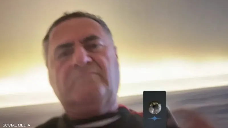 "هاكر" تركي ينشر صورة من مكالمة فيديو مع وزير دفاع إسرائيل