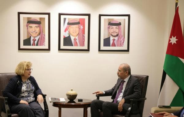الصفدي ومساعدة وزير الخارجية الأمريكي يبحثان إنهاء العدوان على غزة