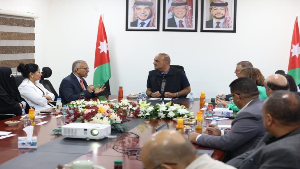 الخصاونة يفتتح مصنعا للألبسة في الكرك يوفر أكثر من ألف فرصة عمل