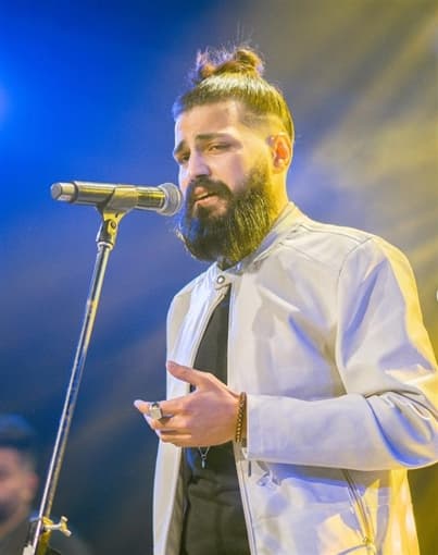 تضامنًا مع أهل غزة .. مسلم يطرح "أنا عربي"