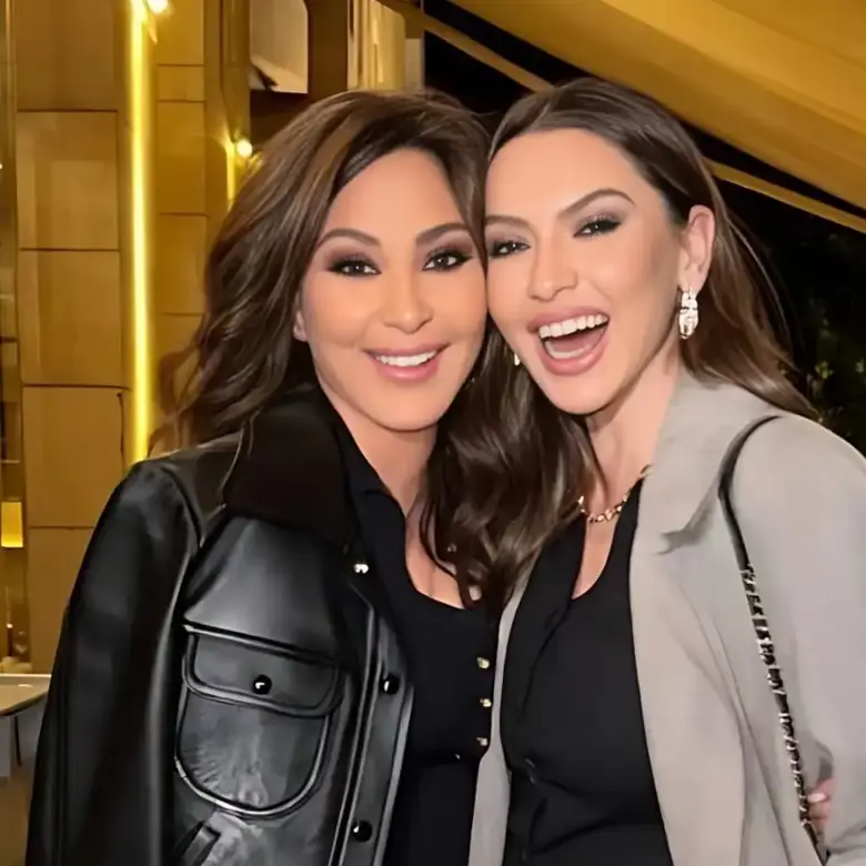 لقاء يجمع اليسا بالمغنية التركية هاديسا