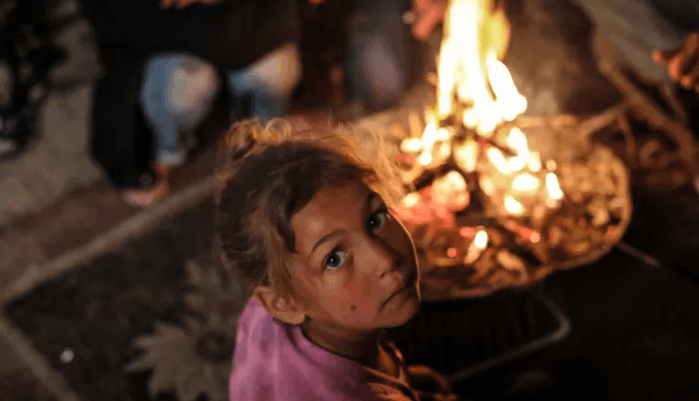 استشهاد 3 أطفال في غزة بعدما تجمدوا من البرد