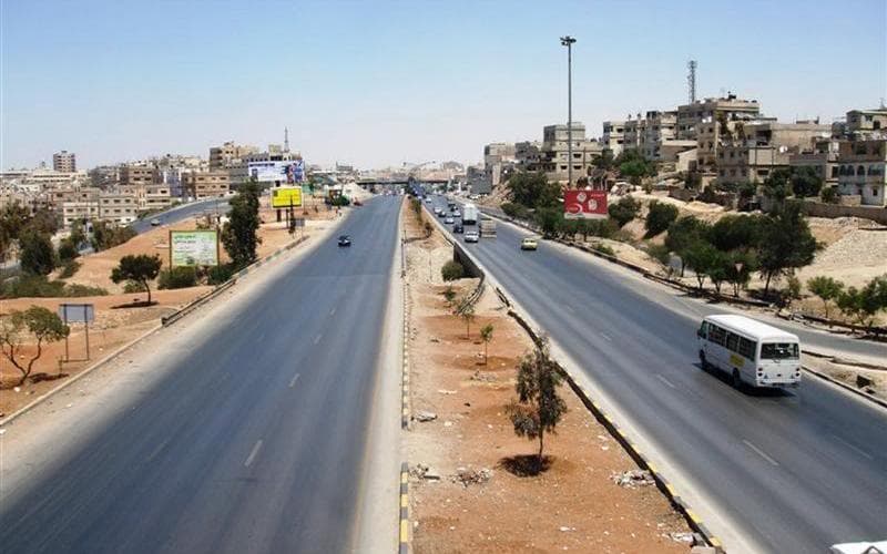 اصابات مختلفة جراء تدهور مركبة على اتوستراد عمان الزرقاء