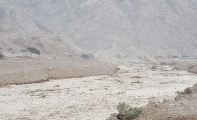 الأمن العام يدعو لتجنب أماكن تشكل السيول وتجمع مياه الأمطار