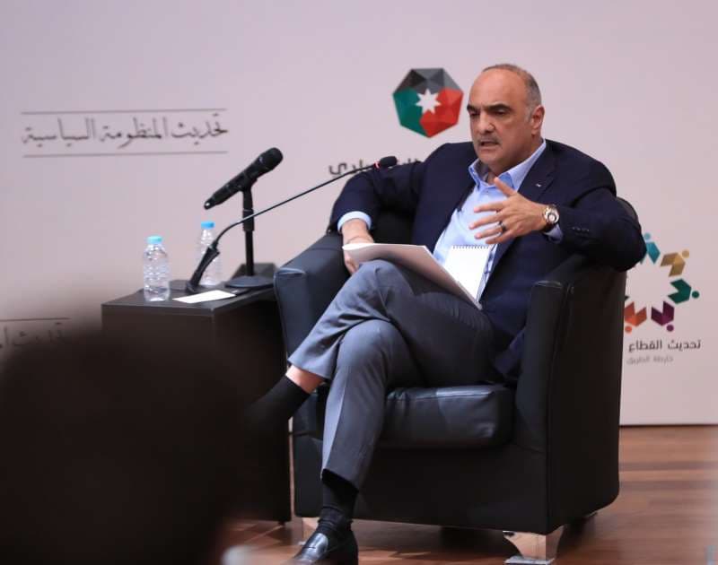 مندوبا عن الملك .. رئيس الوزراء يكرّم 100 شركة أردنية رائدة في التشغيل