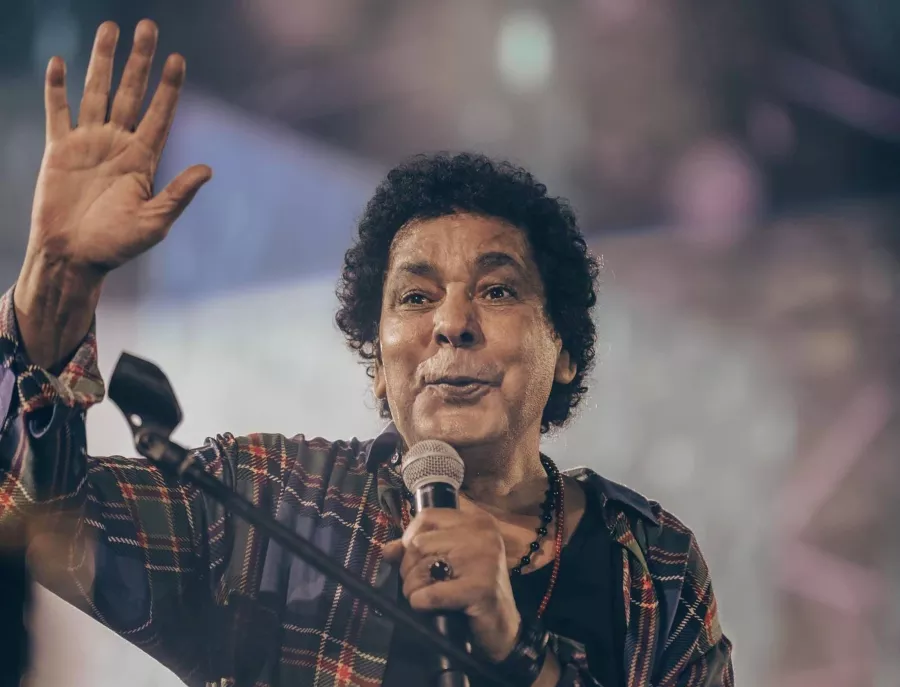 محمد منير يوجّه رسالة لجمهوره