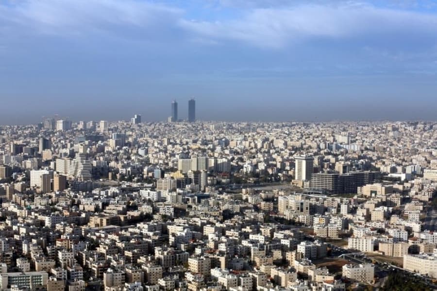 أجواء معتدلة وزخات مطرية شمالي المملكة اليوم