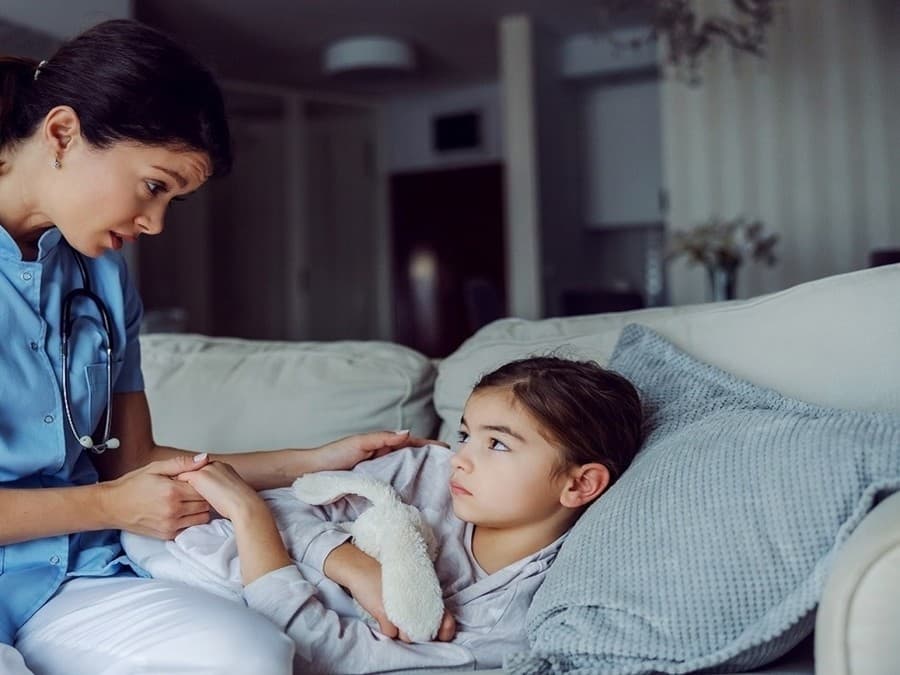 علاجات طبيعية رائعة لوقف السعال ليلاً لدى طفلك