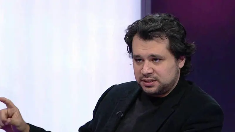 "وصف بني أمية بعديمي الشرف".. أبيات شعرية لتميم البرغوثي تثير غضبا واسعا على التواصل