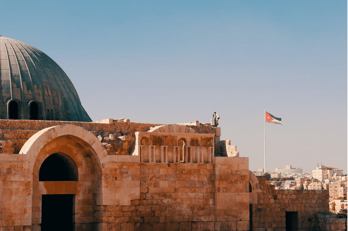 كتلة هوائية حارّة وجافة تؤثر على المملكة اليوم
