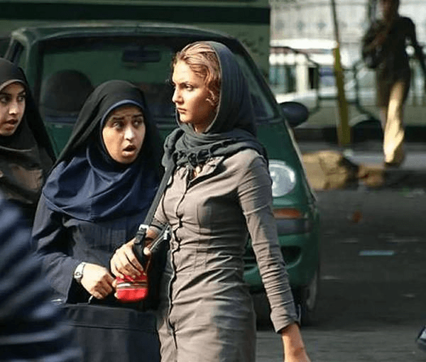 إيران تقرر قانون اللباس المحتشم للنساء والرجال