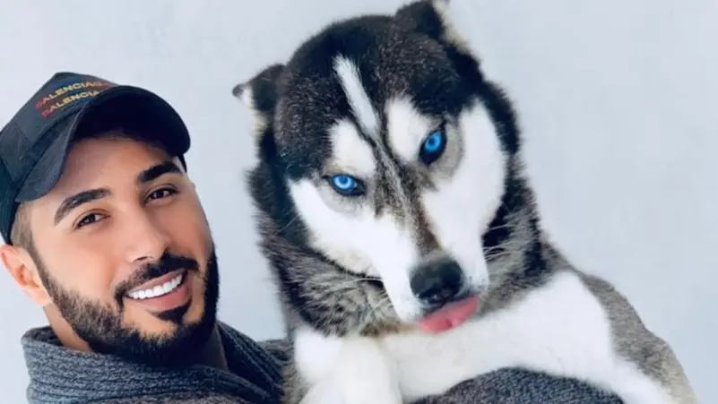 فنان مغربي يثير موجة انتقادات..والسبب "جنازة لكلبه"