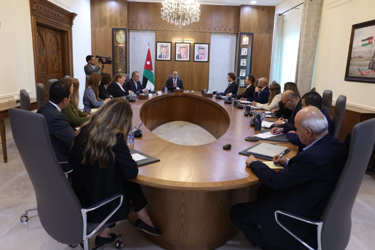 الخصاونة: لن نسمح لأي جهة باستخدام أو اختراق أجواء الأردن
