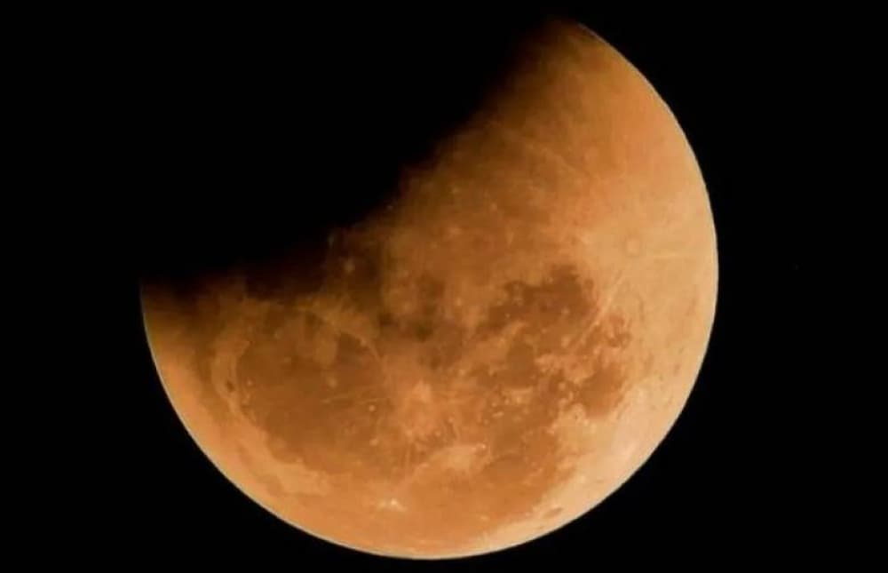 سماء الأردن والعالم العربي على موعد مع خسوف جزئي للقمر
