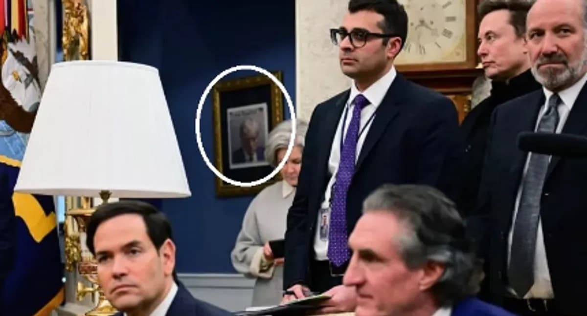 على أحد جدران البيت الأبيض.. ما قصة صورة "ترامب المعتقل"؟