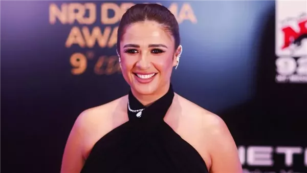 ياسمين عبدالعزيز تتصدر التريند بعد فوزها بجائزة أفضل ممثلة