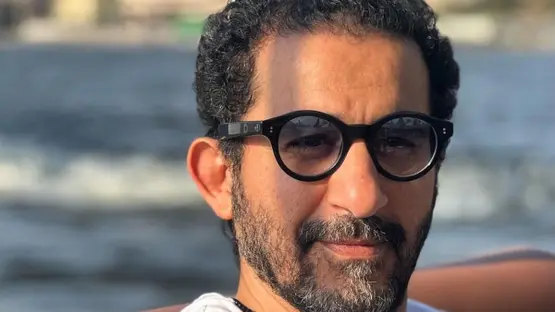أحمد حلمي يحرر بلاغاً ضد مدير منزله