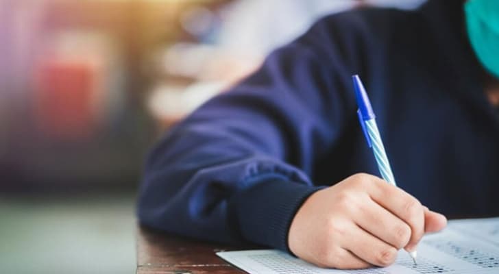 التربية تكشف تطورات تصحيح امتحان التوجيهي وعدد المخالفات