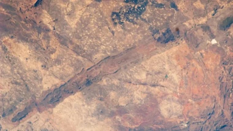 عمرها 2.5 مليار سنة.. صورة فضائية تكشف الجمال الخفي لـ"معجزة جيولوجية"