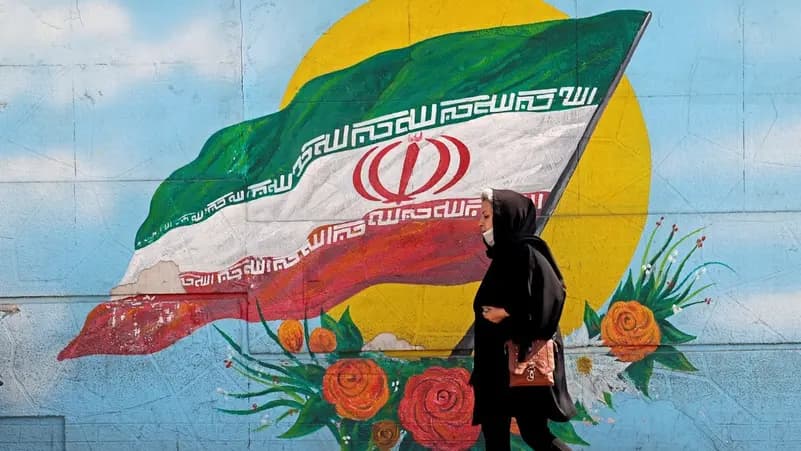 الرئيس الإيراني يعترض على قانون جديد للحجاب