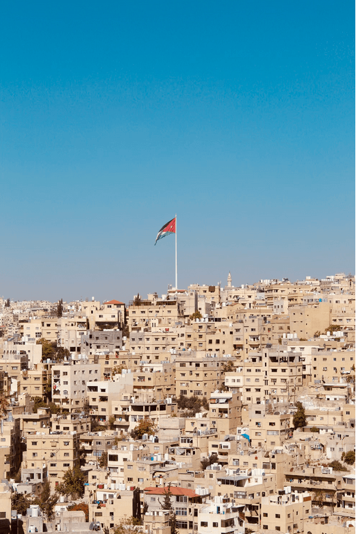 انخفاض على درجات الحرارة وأجواء حارة نسبيا