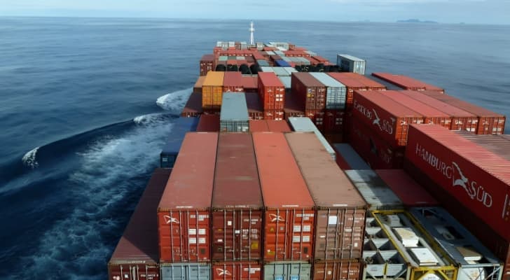 إحالة عطاء استئجار باخرة الغاز المسال علـى شركة لمدة 10 سنوات