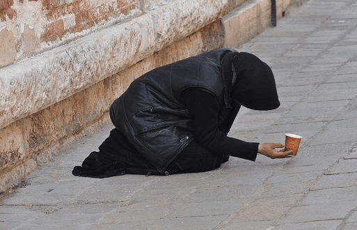 ضبط متسولة صاحبة سوابق في إربد .. بحوزتها 778 دينارا