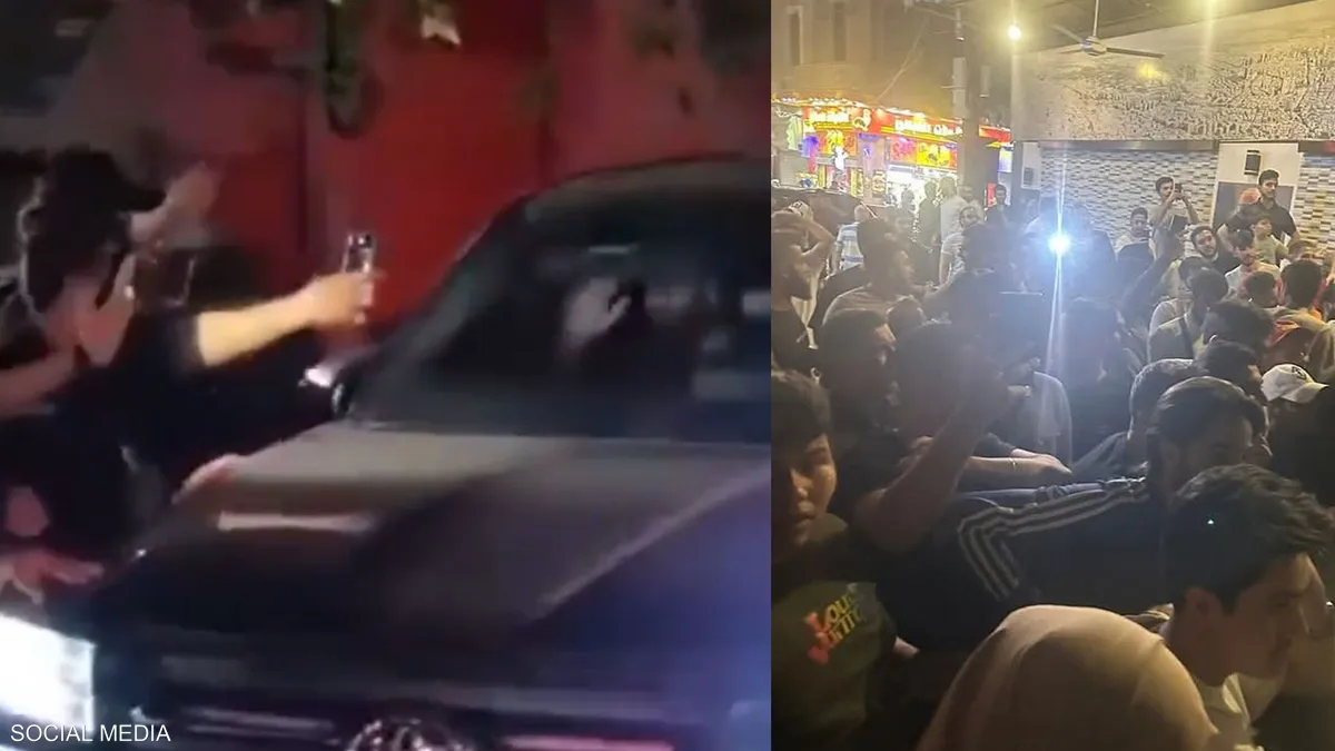 الشرع يتجول بسيارته في أحد أحياء دمشق