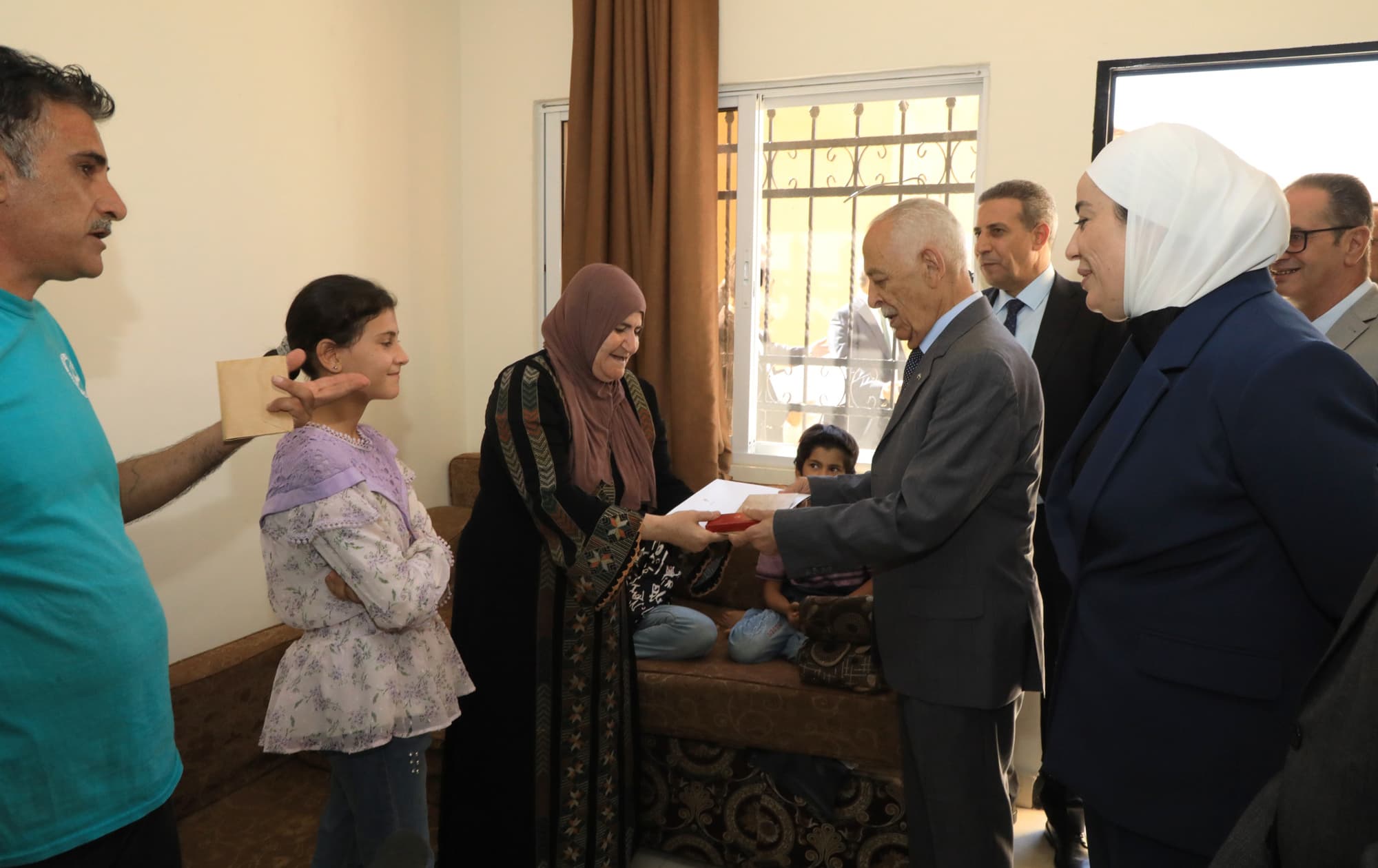 "ضمن المبادرة الملكية" تسليم مساكن مجهزة بالكامل لـ 13 أسرة بجرش