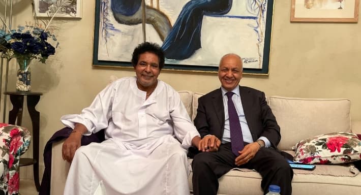 ظهور محمد منير بعد تعافيه من الوعكة الصحية
