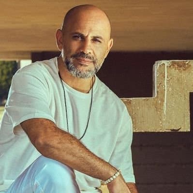 عزيز الشافعي يتعرض للتهديد بسبب شيرين عبد الوهاب
