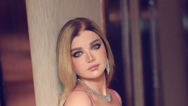 بعد أن غطت نفسها بمنديل.. ياسمين الخطيب تعلق على ظهورها الجريء | صورة