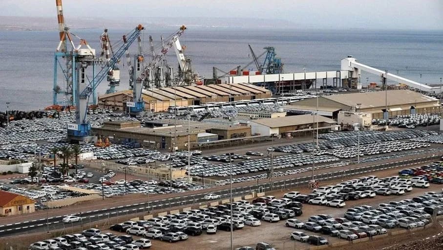 ميناء "إيلات" يوقف أعماله وسيسرح نصف عماله بسبب هجمات الحوثيين