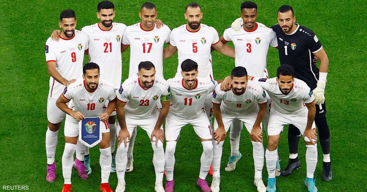 ولي العهد يؤازر النشامى.. "أبشري يا بلادنا حنا لها"