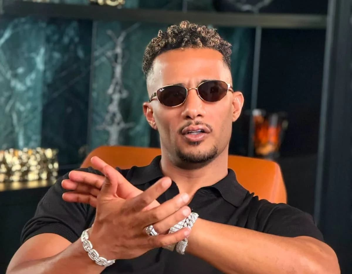 محمد رمضان يشارك عمرو أديب الرقص على متن يخت