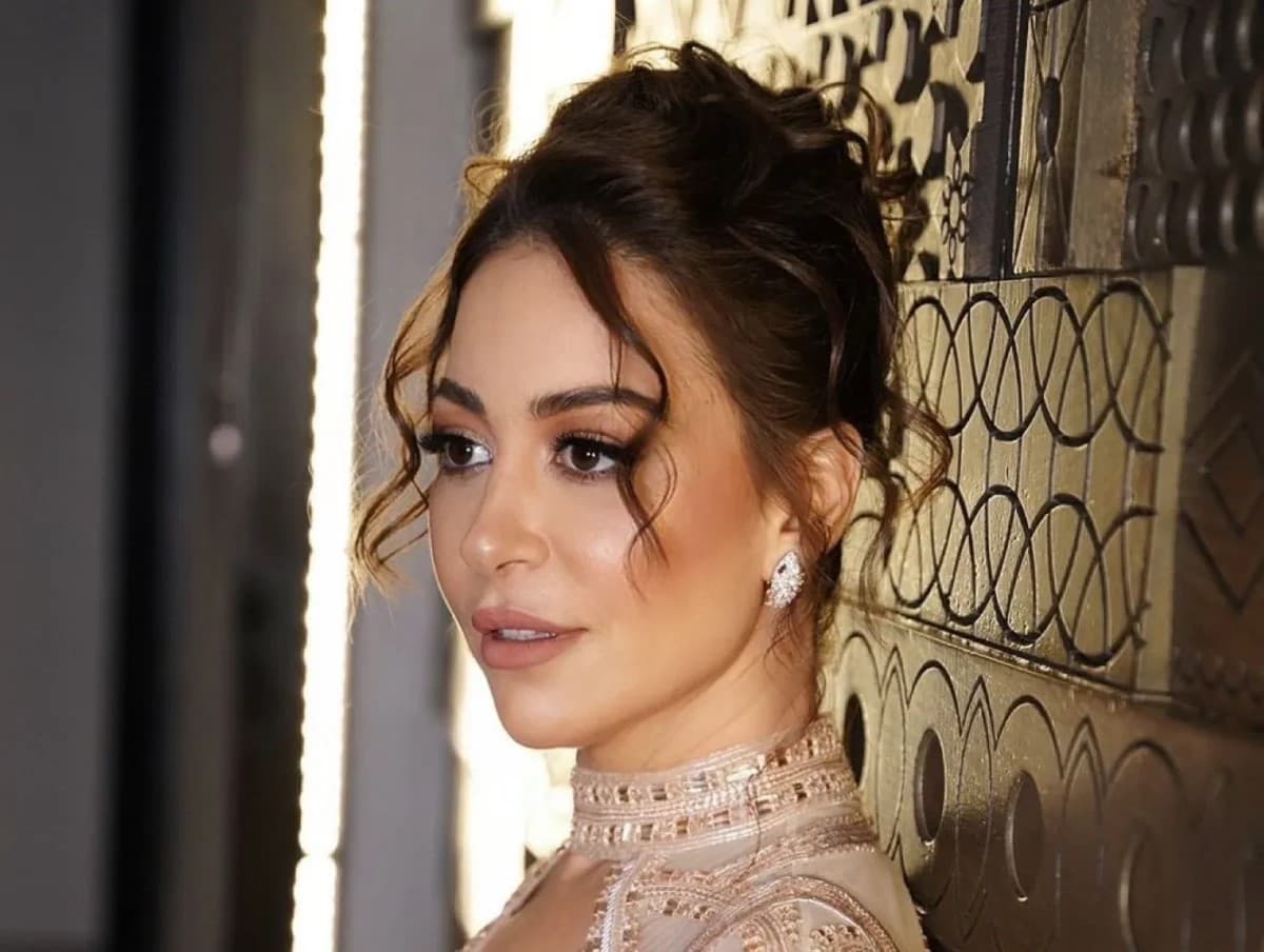 مشاهير يدعمون منة شلبي برسائل قوية ومؤثرة