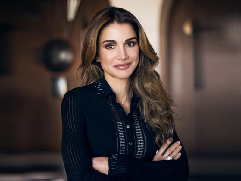 الملكة رانيا تهنئ الأميرة إيمان بقدوم مولودتيها