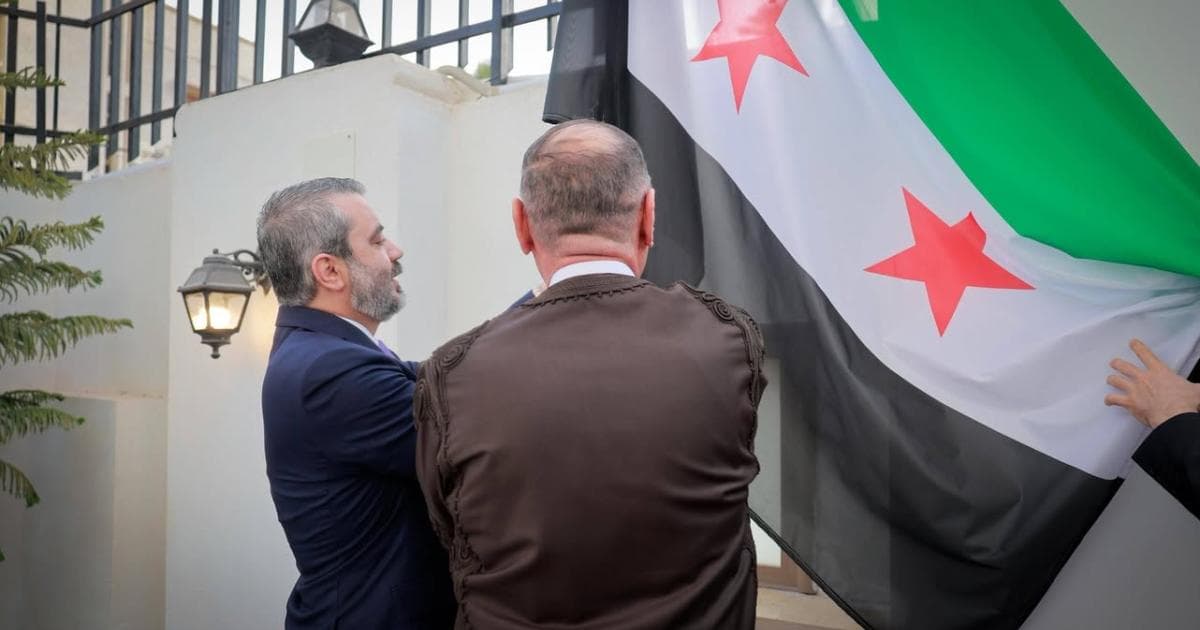 بعد إغلاق دام 14 عاما .. سوريا تعيد فتح سفارتها في ليبيا