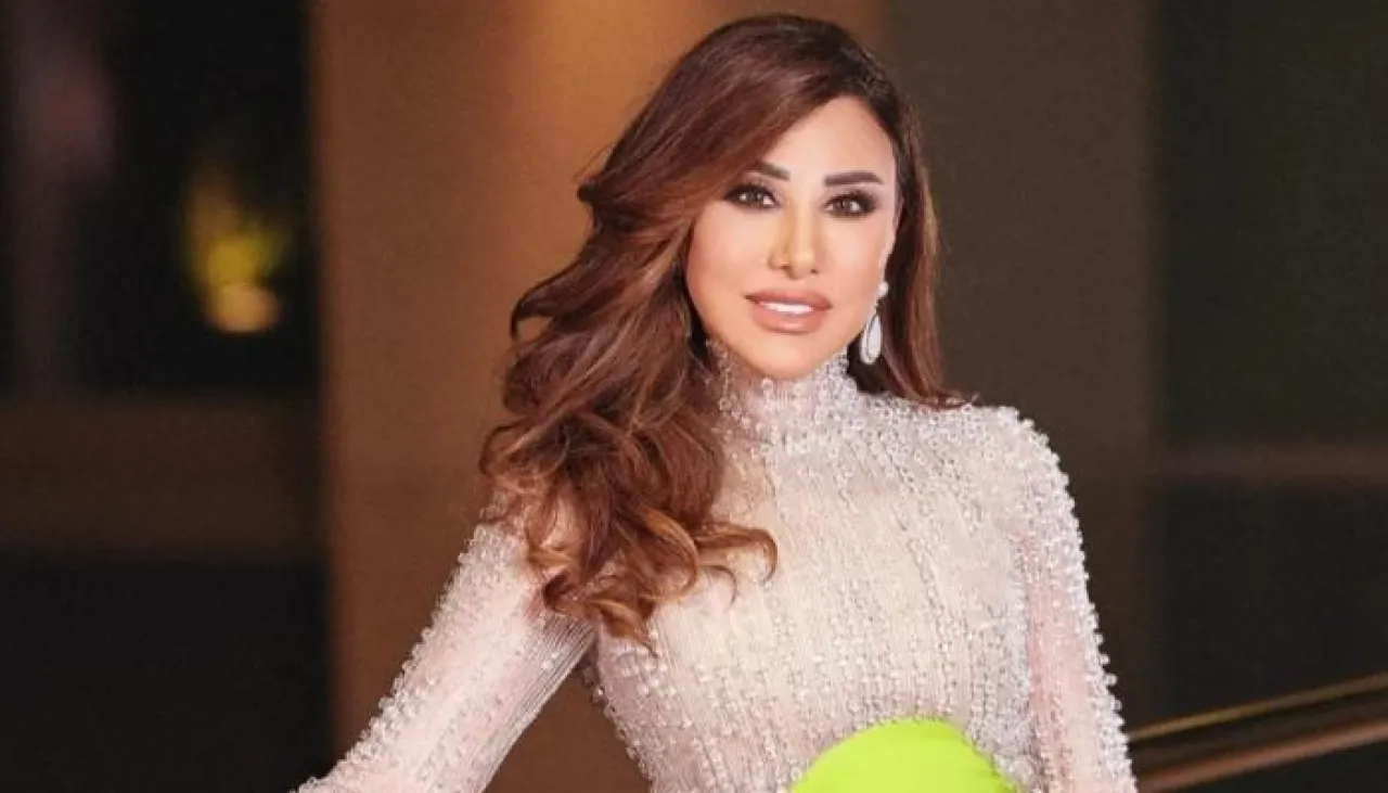 نجوى كرم تشعل المنصات بـ«اشتقتلك».