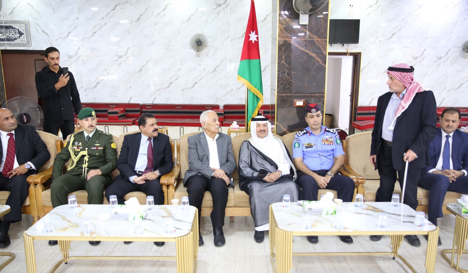مندوبا عن الملك وولي العهد... العيسوي يعزي عشائر عباد والمومني والعدوان والظهراوي