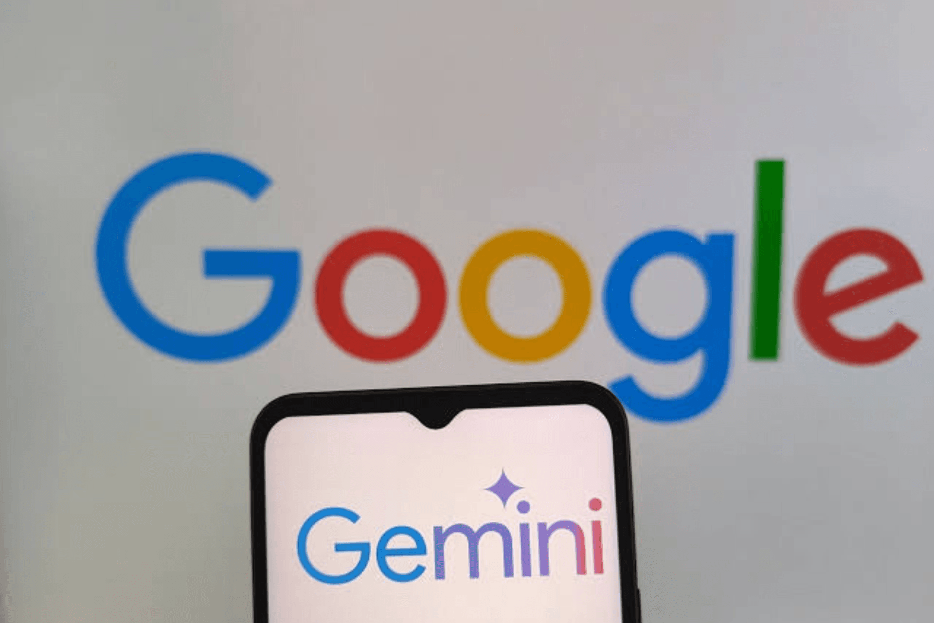 غوغل توسّع Gemini Live إلى Gmail وDocs وKeep