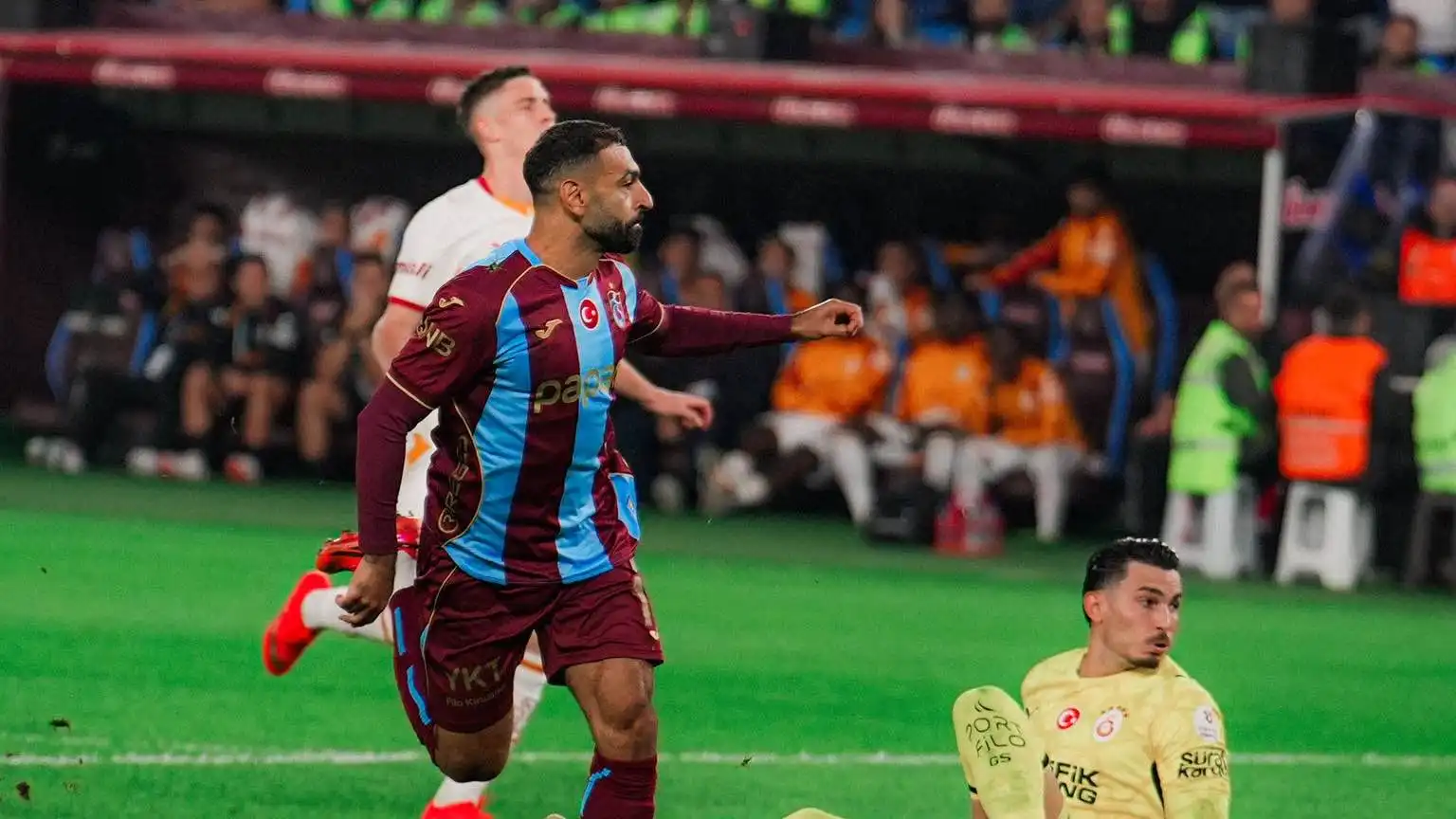 محمد صلاح يسجل "هاتريك" ويقود طرابزون لاكتساح غلطة سراي