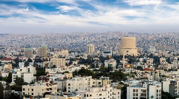 طقس لطيف الخميس ودرجات الحرارة أقل من معدلاتها