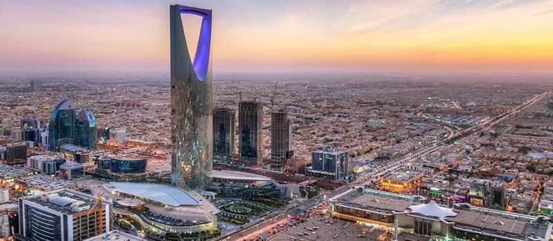 عقب الهجوم على المطار .. مدارس في الرياض تعتمد التعليم عن بُعد