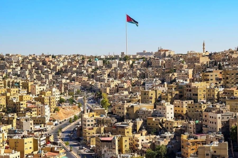 طقس معتدل الحرارة في أغلب المناطق